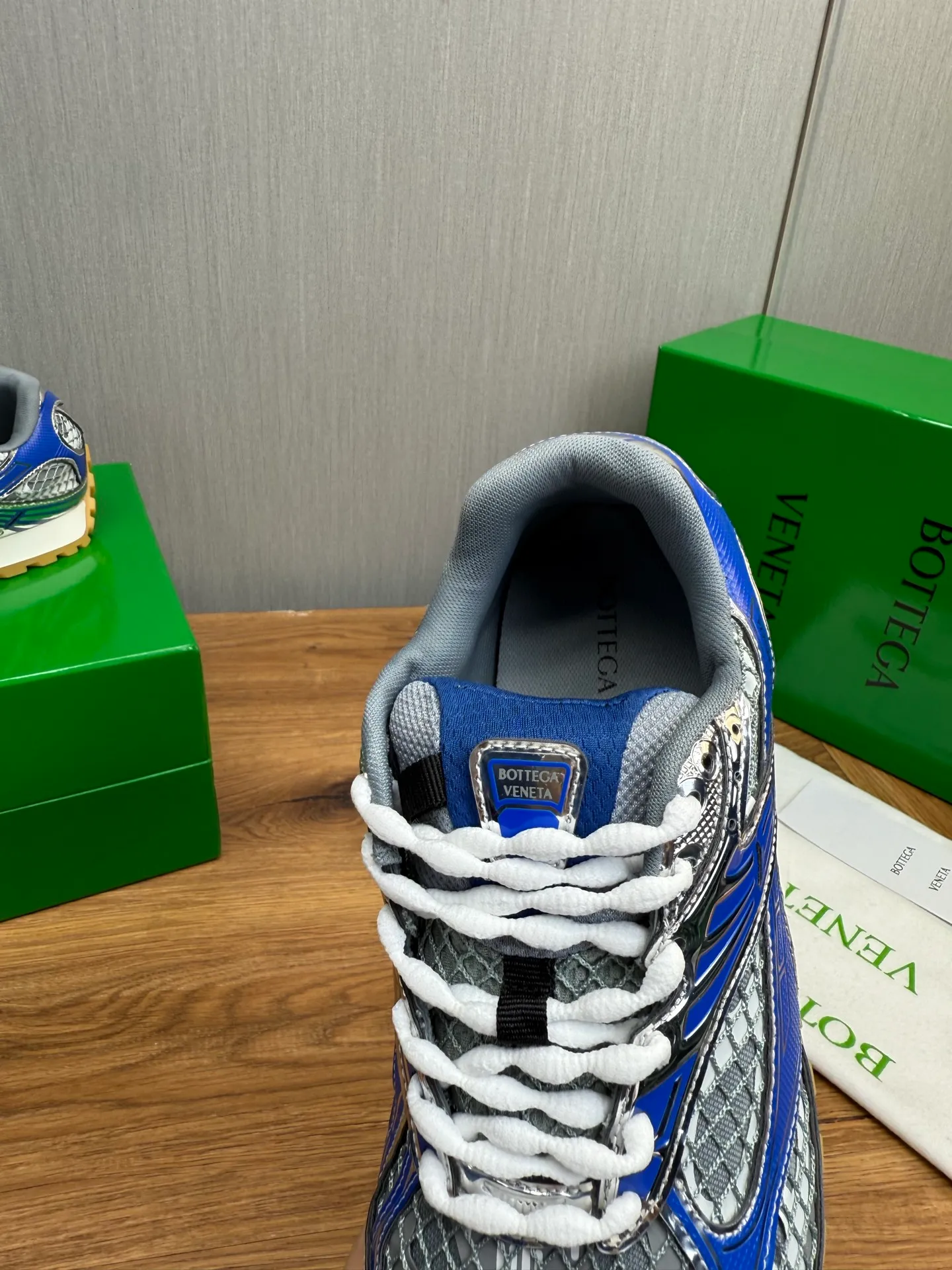 Men's men's shoes 💰620💰 BV top version 𝘽𝙊𝙏𝙏𝙀𝙂𝘼 𝙑𝙀𝙉𝙀𝙏𝘼 Orbit sneakers Wang Yibo same style couple style dad shoes 🩷💚 Runner sneakers, made of lightweight technical mesh fabric. Features a geometric patterned rubber outsole. Pay attention to the package craftsmanship ❕ High version shipping ❗️ Very nice, durable to play with and durable to make ✔️ Standard version 💯💯 The outsole is made of color-blocked TPU outsole. Women’s model 35-41 (40 41 customized) Men’s model 39-46 (45.46 customized) Equipped with original packaging